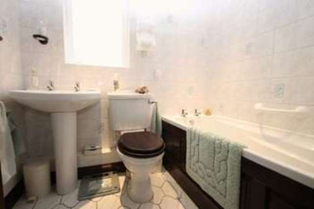 Image of 3 Bedroom Detached for sale at Park Close Kirtlington Kirtlington, OX5 3HR