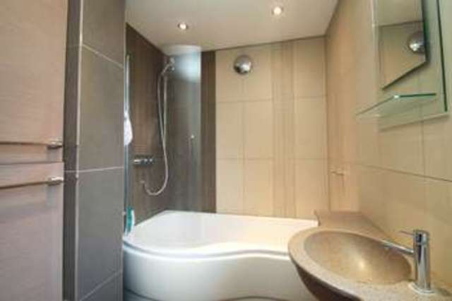  Image of 4 Bedroom Detached for sale at Surbiton Surrey, KT6 7BG