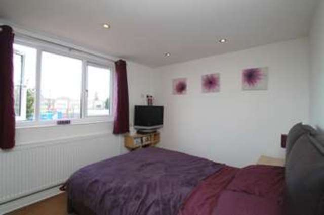  Image of 4 Bedroom Detached for sale at Surbiton Surrey, KT6 7BG