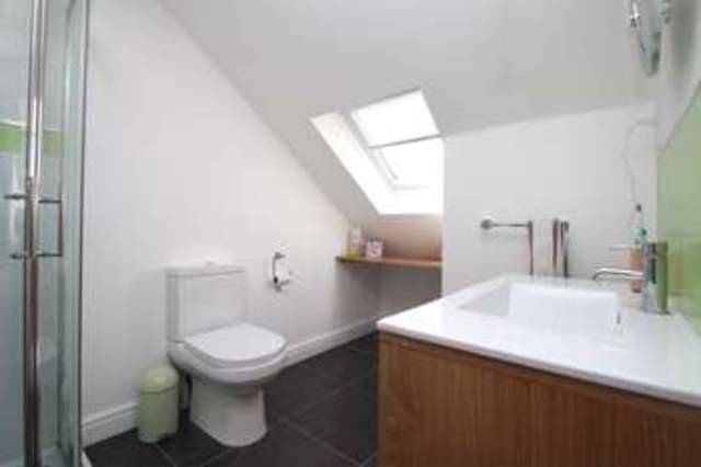  Image of 4 Bedroom Detached for sale at Surbiton Surrey, KT6 7BG