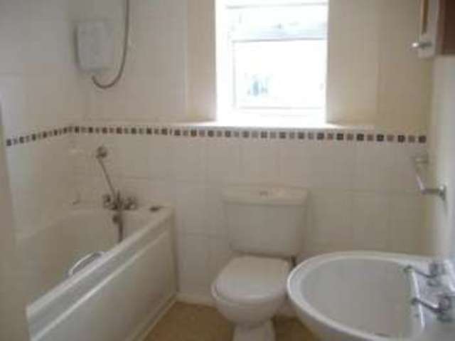  Image of 2 Bedroom Flat for sale at Loughborough Leicestershire Loughborough, LE11 1BN