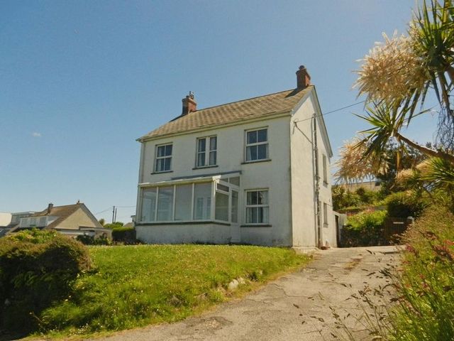  Image of 4 Bedroom Detached to rent at Mawgan Porth Newquay, TR8 4AL