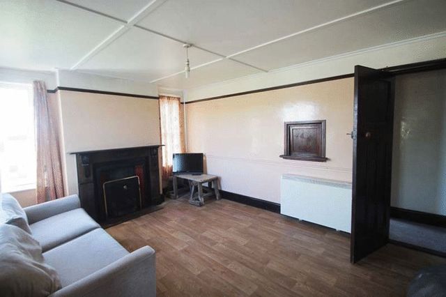  Image of 4 Bedroom Detached to rent at Mawgan Porth Newquay, TR8 4AL