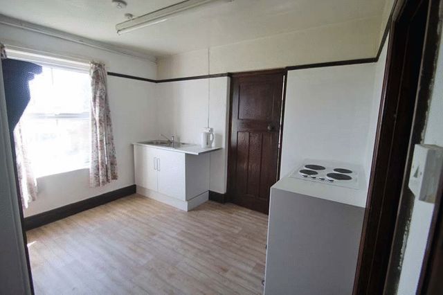  Image of 4 Bedroom Detached to rent at Mawgan Porth Newquay, TR8 4AL