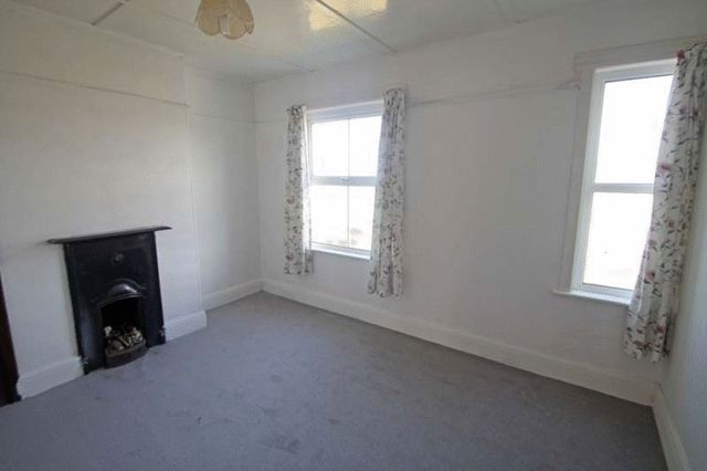  Image of 4 Bedroom Detached to rent at Mawgan Porth Newquay, TR8 4AL