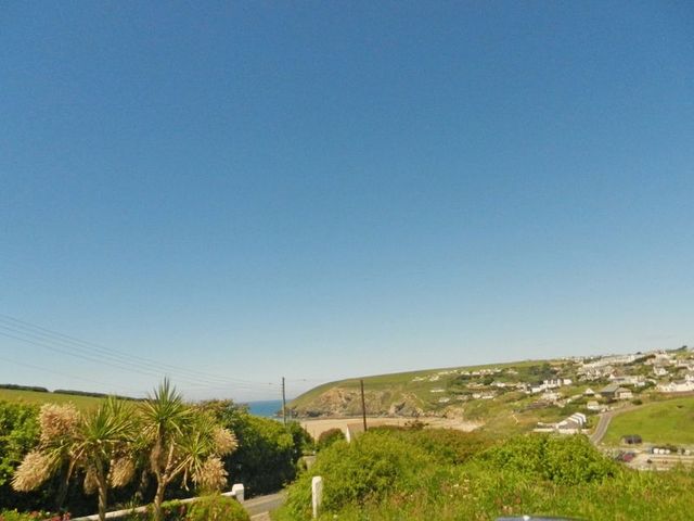  Image of 4 Bedroom Detached to rent at Mawgan Porth Newquay, TR8 4AL