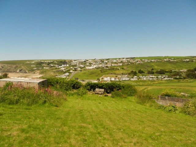 Image of 4 Bedroom Detached to rent at Mawgan Porth Newquay, TR8 4AL