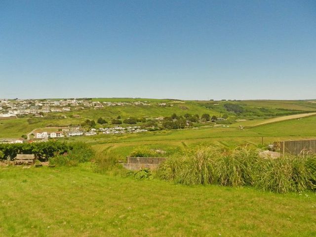  Image of 4 Bedroom Detached to rent at Mawgan Porth Newquay, TR8 4AL