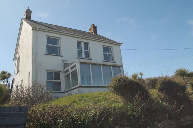  Image of 4 Bedroom Detached to rent at Mawgan Porth Newquay, TR8 4AL