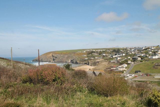  Image of 4 Bedroom Detached to rent at Mawgan Porth Newquay, TR8 4AL