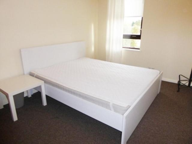  Image of 2 Bedroom Flat to rent at Kinning Park Glasgow Glasgow, G41 1DW