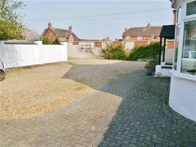  Image of 4 Bedroom Detached for sale at Manthorpe, NG31 9BL