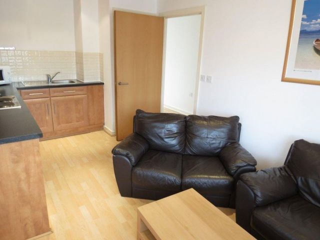  Image of 2 Bedroom Apartment to rent at 136 Princess Street  Manchester City, M1 7AF