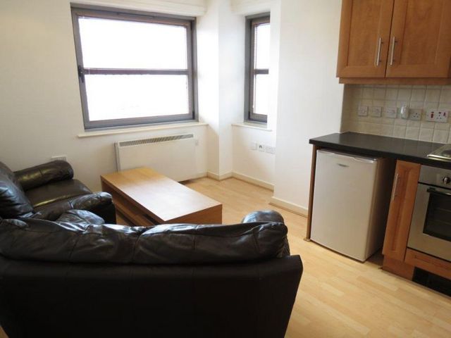 Image of 2 Bedroom Apartment to rent at 136 Princess Street  Manchester City, M1 7AF