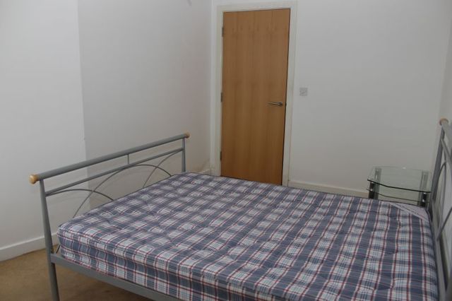  Image of 2 Bedroom Apartment to rent at 136 Princess Street  Manchester City, M1 7AF