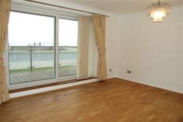  Image of 2 Bedroom Flat to rent at Southend-on-Sea, SS1 3DN
