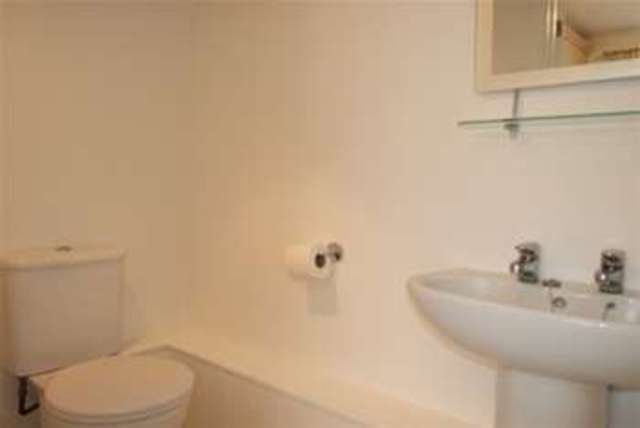  Image of 2 Bedroom Flat to rent at Southend-on-Sea, SS1 3DN