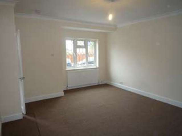  Image of 3 Bedroom Detached to rent at Sutton, SM1 3RZ