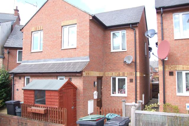  Image of 3 Bedroom Detached for sale at Rushden Northamptonshire Rushden, NN10 6BD