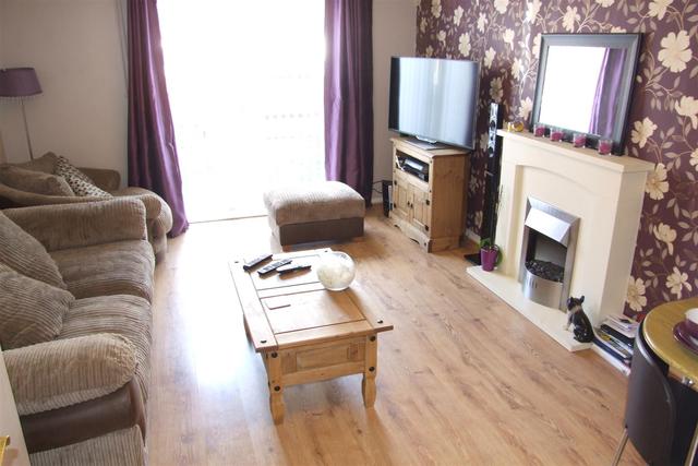  Image of 3 Bedroom Detached for sale at Rushden Northamptonshire Rushden, NN10 6BD