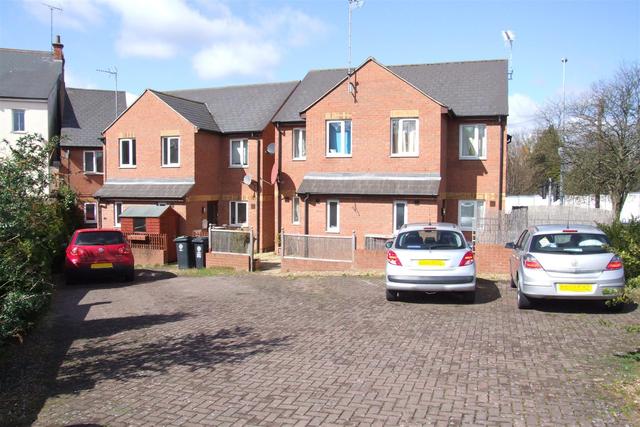  Image of 3 Bedroom Detached for sale at Rushden Northamptonshire Rushden, NN10 6BD