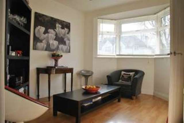  Image of 4 Bedroom Semi-Detached for sale at Swindon Wilts Swindon, SN2 1RJ