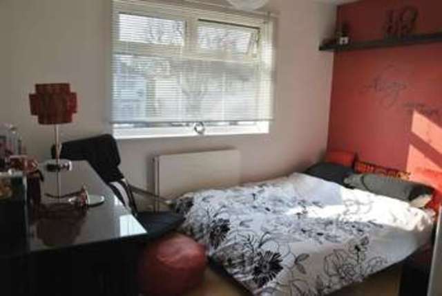 Image of 4 Bedroom Semi-Detached for sale at Swindon Wilts Swindon, SN2 1RJ