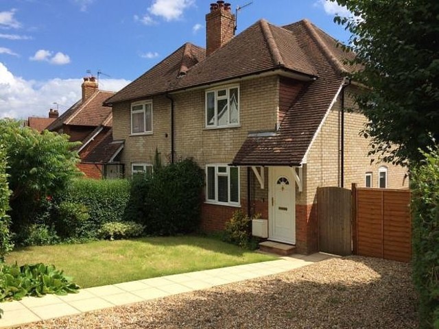  Image of 3 Bedroom Detached to rent at Guildford, GU2 7SZ