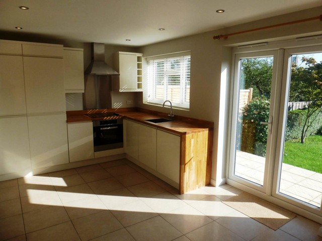  Image of 3 Bedroom Detached to rent at Guildford, GU2 7SZ