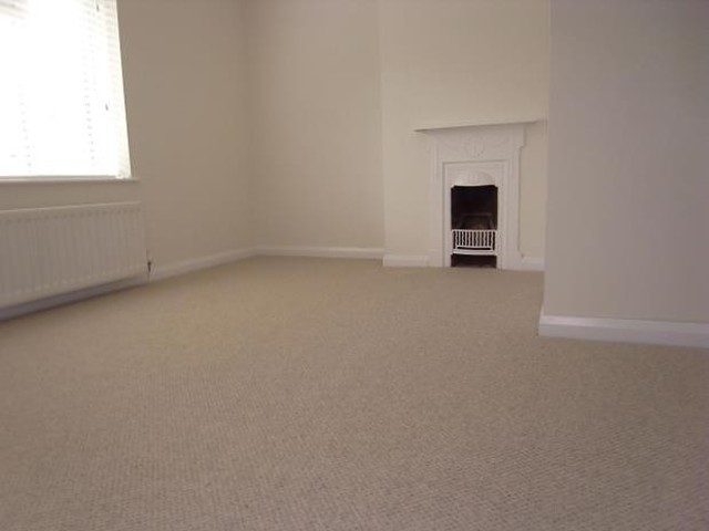  Image of 3 Bedroom Detached to rent at Guildford, GU2 7SZ