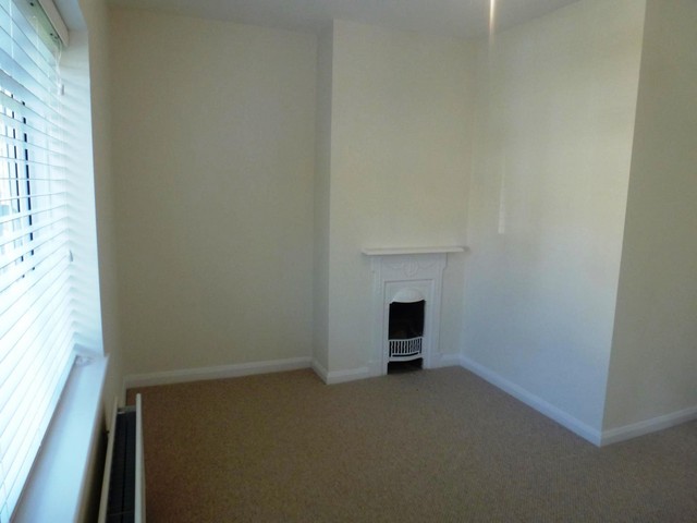  Image of 3 Bedroom Detached to rent at Guildford, GU2 7SZ