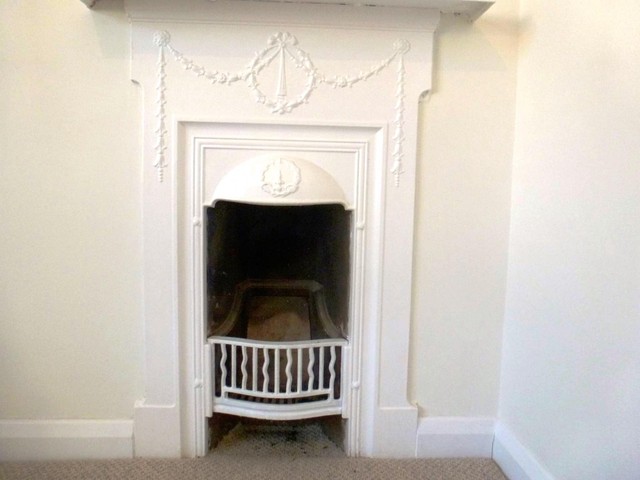  Image of 3 Bedroom Detached to rent at Guildford, GU2 7SZ