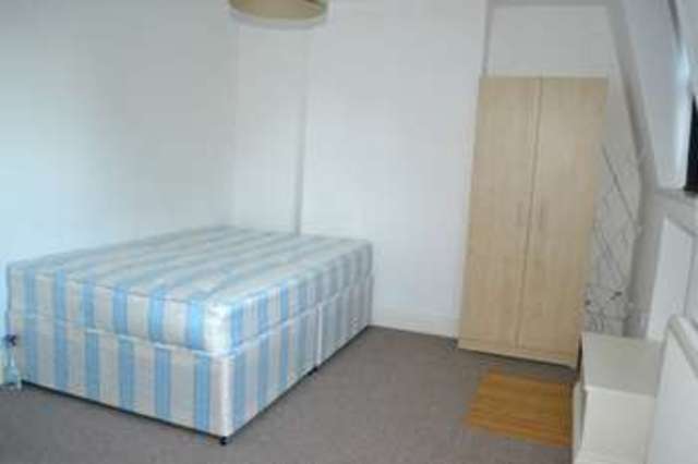  Image of 2 Bedroom Flat to rent at Kentish Town  Camden, NW5 3HB