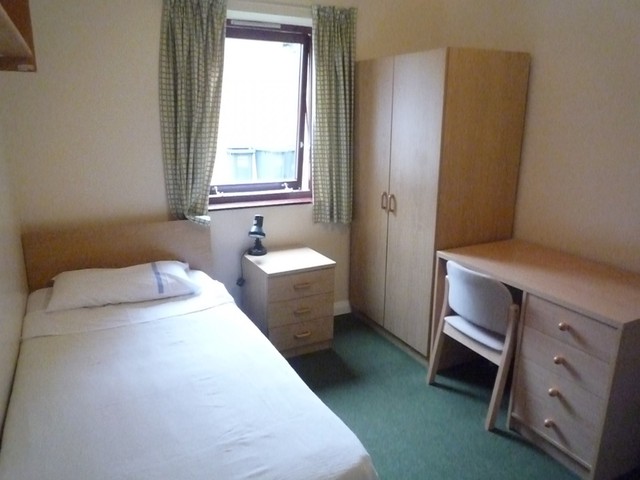  Image of Flat to rent at East Grinstead, RH19 3GB
