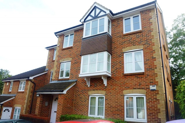  Image of 2 Bedroom Flat to rent at South Park Hill Rd  South Croydon, CR2 7EW