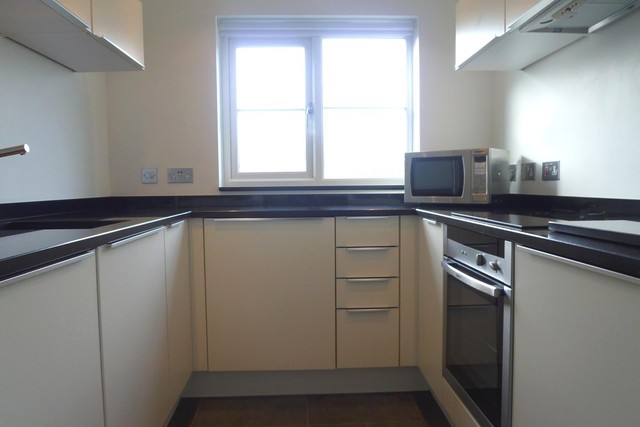  Image of 2 Bedroom Flat to rent at South Park Hill Rd  South Croydon, CR2 7EW