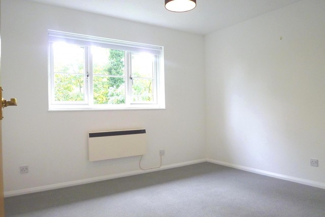  Image of 2 Bedroom Flat to rent at South Park Hill Rd  South Croydon, CR2 7EW