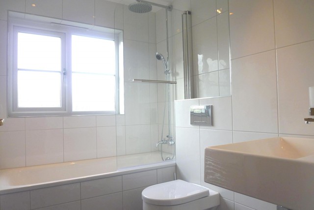  Image of 2 Bedroom Flat to rent at South Park Hill Rd  South Croydon, CR2 7EW