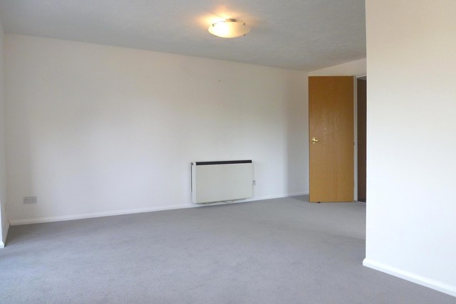  Image of 2 Bedroom Flat to rent at South Park Hill Rd  South Croydon, CR2 7EW