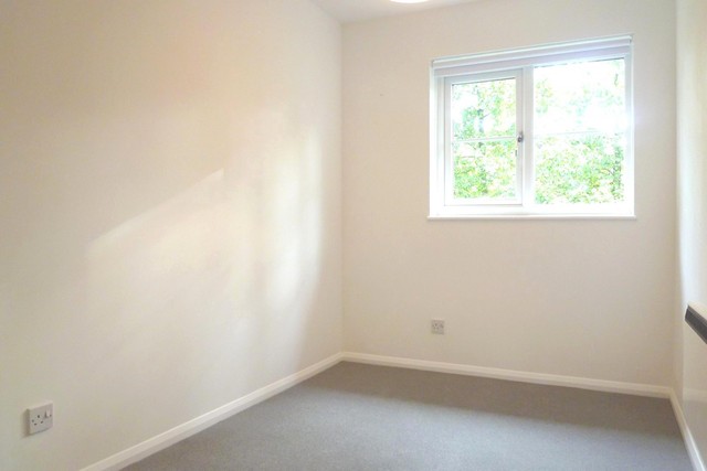  Image of 2 Bedroom Flat to rent at South Park Hill Rd  South Croydon, CR2 7EW