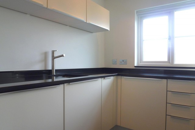  Image of 2 Bedroom Flat to rent at South Park Hill Rd  South Croydon, CR2 7EW