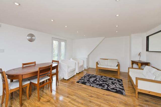  Image of 1 Bedroom Flat to rent at Rosedene Avenue  London, SW16 2LS