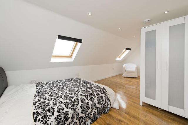  Image of 1 Bedroom Flat to rent at Rosedene Avenue  London, SW16 2LS
