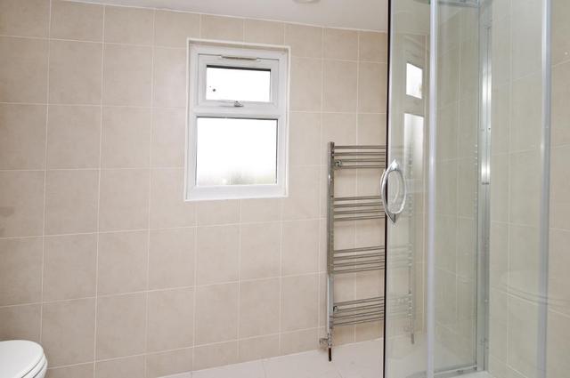  Image of 1 Bedroom Flat to rent at Rosedene Avenue  London, SW16 2LS