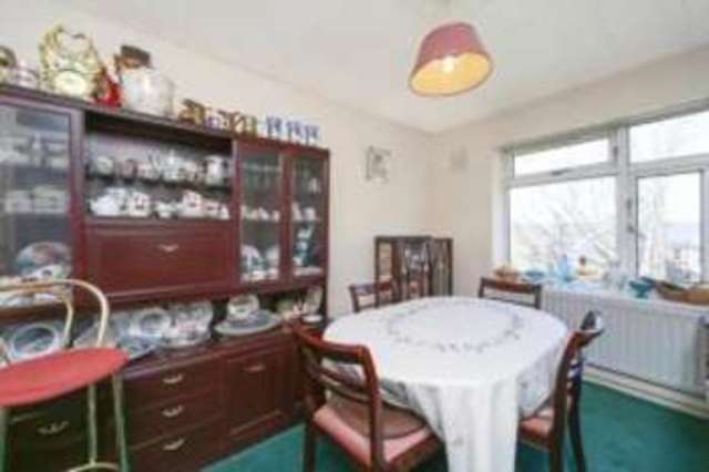  Image of 2 Bedroom Flat for sale at Clapham Road Estate London Clapham North, SW4 6LX