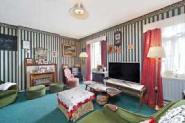  Image of 2 Bedroom Flat for sale at Clapham Road Estate London Clapham North, SW4 6LX