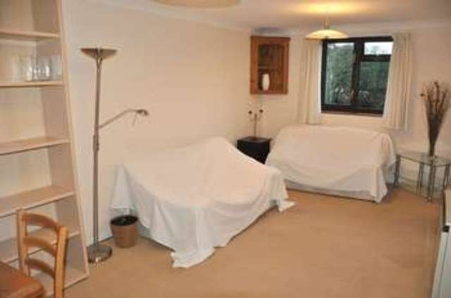  Image of 1 Bedroom Flat to rent at Shepherds Spring Lane  Andover, SP10 1QY