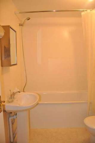  Image of 1 Bedroom Flat to rent at Shepherds Spring Lane  Andover, SP10 1QY