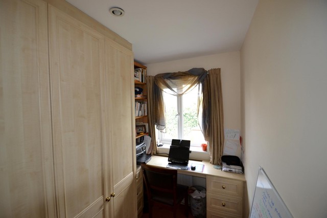  Image of 4 Bedroom Detached to rent at Reigate, RH2 9DP