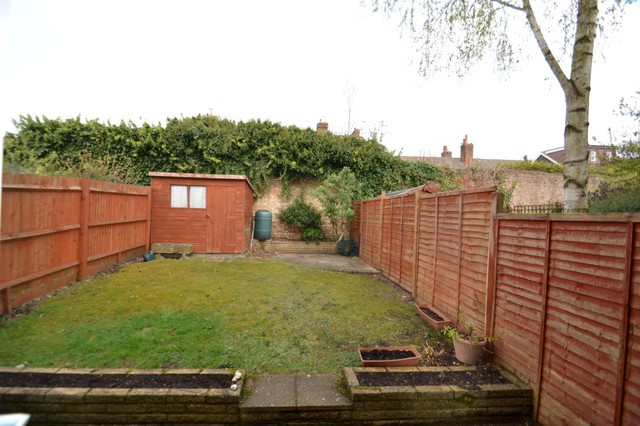  Image of 4 Bedroom Detached to rent at Reigate, RH2 9DP